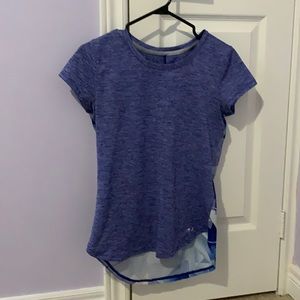 Under armour girls t-shirt size Youth XL